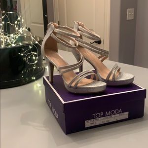 Moda Dressy Silver Dressy Heels Size 9
